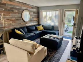 Cozy & comfy w/free parking & W/D